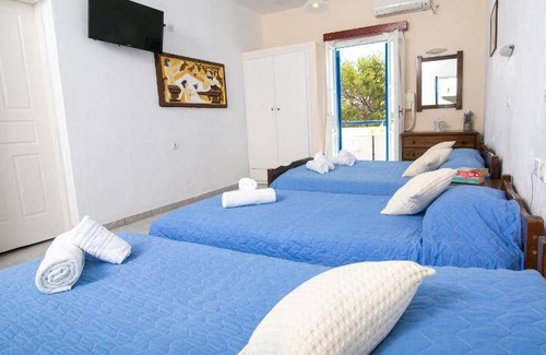 Perissa Hotel | 30 m² Hotel ∙ 4 guests