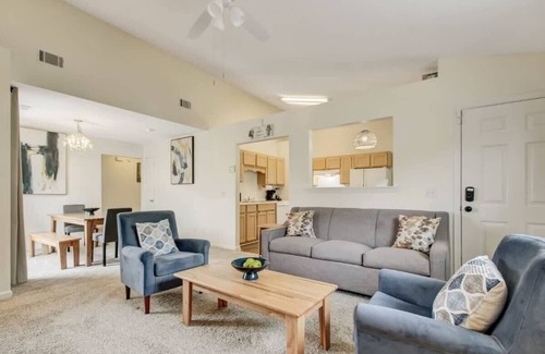 Savannah House | 30 Mins to Downtown - Lovely at Laurelwood