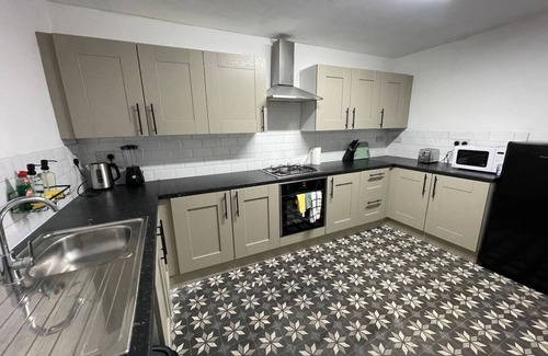 South Shore House | 30% OFF Monthly Stays - 6Bed House - Sleeps 16+