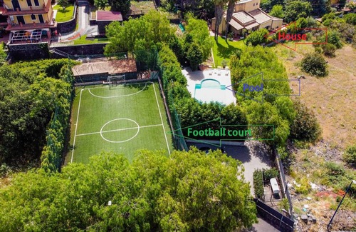 Pedara House | 300 m² House ∙ 4 bedrooms ∙ 11 guests