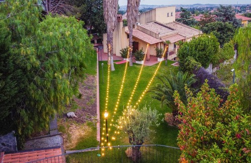 Pedara House | 300 m² House ∙ 4 bedrooms ∙ 11 guests