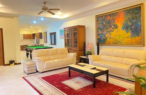 Pratumnak Hill Villa | 300 m² Villa ∙ 5 bedrooms ∙ 16 guests