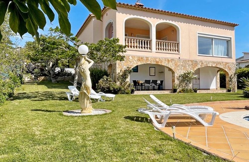 El Vilar d'Aro Villa | 300 m² Villa ∙ 4 bedrooms ∙ 8 guests