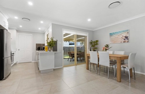 Summerland Point House | 300m to Lake Macquarie. Minutes to the Central Coast