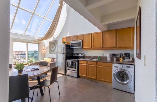 Little Italy Apartment | 302/C Panoramic View Loft parking incl.