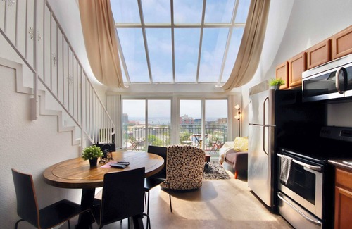 Little Italy Apartment | 302/C Panoramic View Loft parking incl.