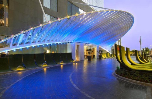 Diplomatic Area Hotel | 303 m² Hotel ∙ 2 bedrooms ∙ 127 guests