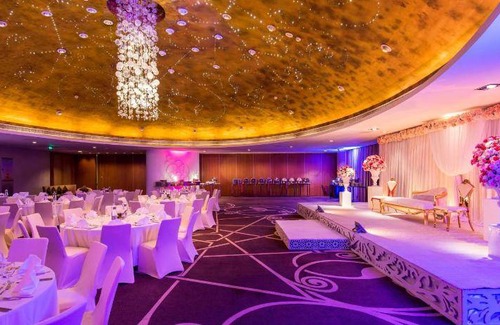 Diplomatic Area Hotel | 303 m² Hotel ∙ 2 bedrooms ∙ 127 guests