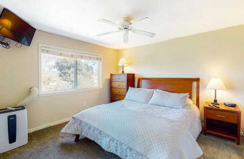 Carlsbad Village Apartment | 3080 Lincoln St #16