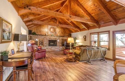 Skyland House | 319 m² House ∙ 4 bedrooms ∙ 10 guests