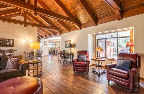 Skyland House | 319 m² House ∙ 4 bedrooms ∙ 10 guests
