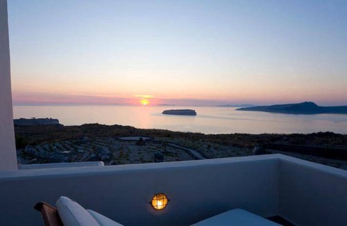 Akrotiri Villa | 320 m² Villa ∙ 5 bedrooms ∙ 10 guests