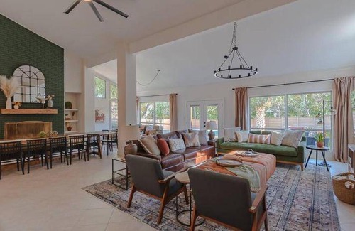Vance Jackson House | 325 m² House ∙ 6 bedrooms ∙ 18 guests