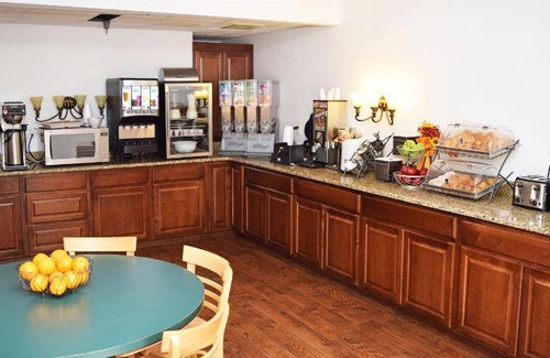 Houghton Lake Hotel | 33 m² Hotel ∙ 4 guests