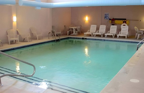 Houghton Lake Hotel | 33 m² Hotel ∙ 4 guests