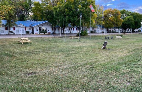 Claresholm Hotel | 33 m² Motel ∙ 2 bedrooms ∙ 4 guests