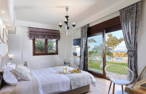 Kokkini Chani Villa | 330 m² Villa ∙ 6 bedrooms ∙ 16 guests