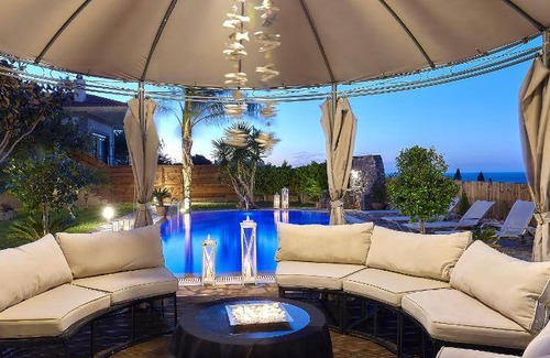 Kokkini Chani Villa | 330 m² Villa ∙ 6 bedrooms ∙ 16 guests