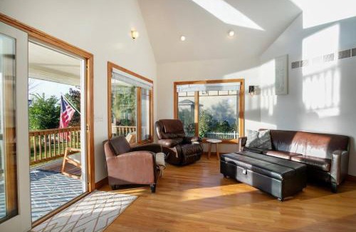 Lake House | 336) Beautiful home with View