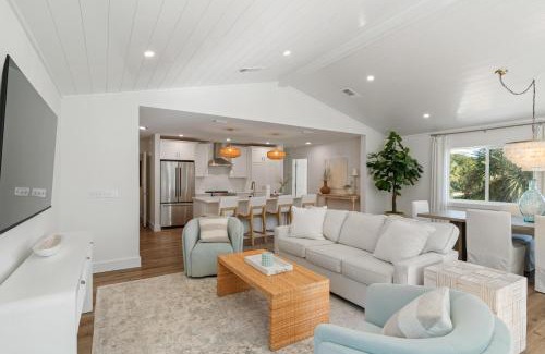 Gulfview Heights House | 34 Buddy Street