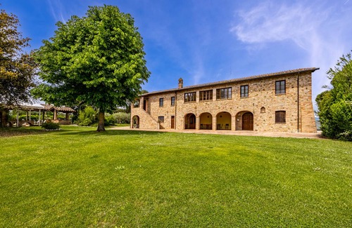 Torgiano House | 340 m² House ∙ 6 bedrooms ∙ 12 guests