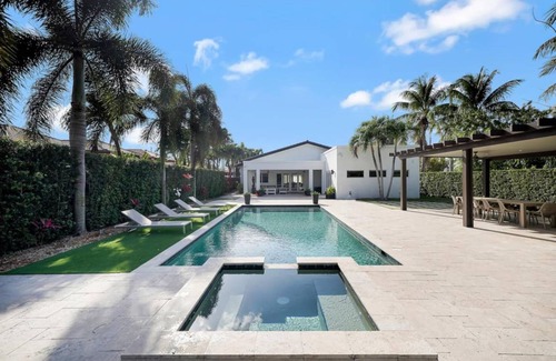 Tamiami Villa | 344 m² Villa ∙ 5 bedrooms ∙ 10 guests