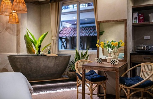 Hang Trong House | 35 m² House ∙ 5 bedrooms ∙ 10 guests