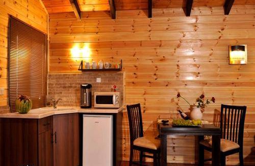 Emek HaMaayanot Cabin | 35 m² Lodge ∙ 3 guests