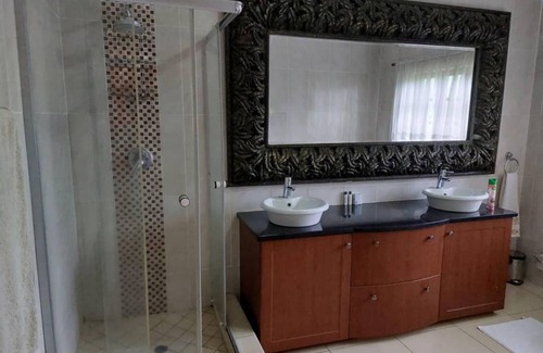 Harare Apartment | 350 m² Apartment ∙ 6 bedrooms ∙ 12 guests