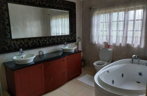 Harare Apartment | 350 m² Apartment ∙ 6 bedrooms ∙ 12 guests