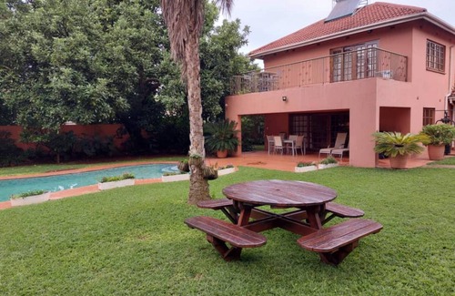 Harare Apartment | 350 m² Apartment ∙ 6 bedrooms ∙ 12 guests