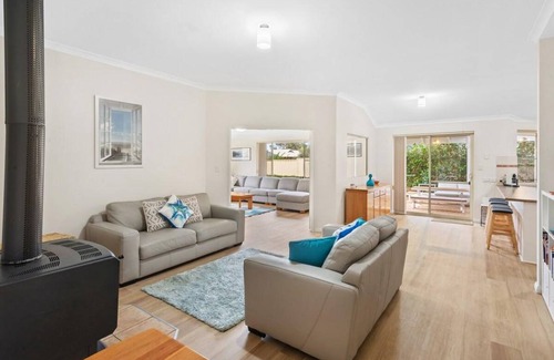 Dunsborough House | 350 m² House ∙ 5 bedrooms ∙ 9 guests