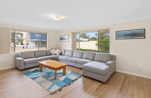 Dunsborough House | 350 m² House ∙ 5 bedrooms ∙ 9 guests