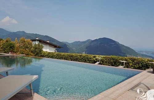 Villanuova sul Clisi Villa | 350 m² Villa ∙ 4 bedrooms ∙ 14 guests