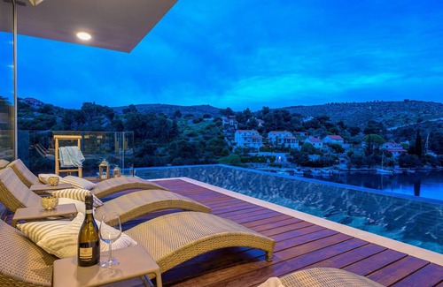 Sutivan Villa | 350 m² Villa ∙ 5 bedrooms ∙ 10 guests