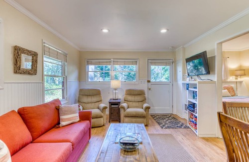 Tillicum Beach Cottage | 36 m² Cabin ∙ 1 bedroom ∙ 3 guests