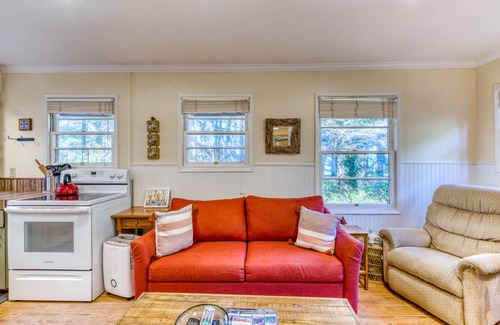 Tillicum Beach Cottage | 36 m² Cabin ∙ 1 bedroom ∙ 3 guests