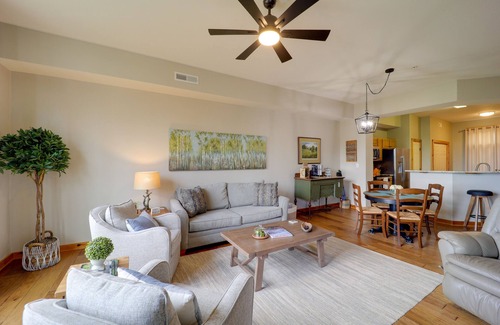 Mountain Air Condo | 36 Mi to Asheville: Mtn-View Home in Burnsville!