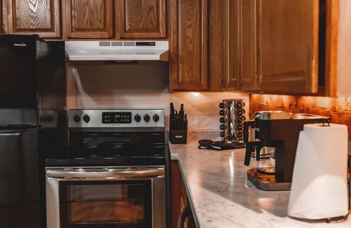 Purlear Cabin | 36 North | Pine Crest Cabin | Hot Tub Pet Friendly