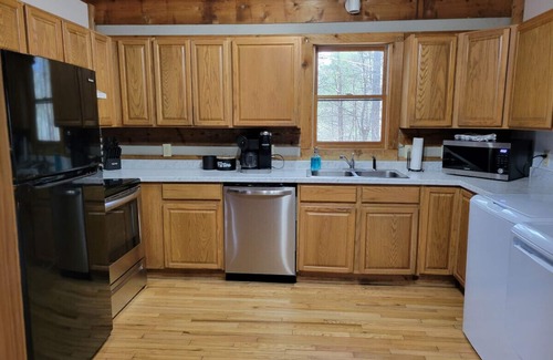 Purlear Cabin | 36 North | Pine Crest Cabin | Hot Tub Pet Friendly