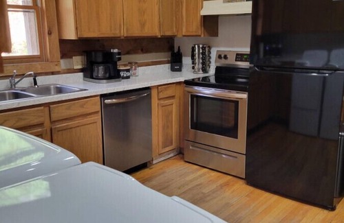 Purlear Cabin | 36 North | Pine Crest Cabin | Hot Tub Pet Friendly