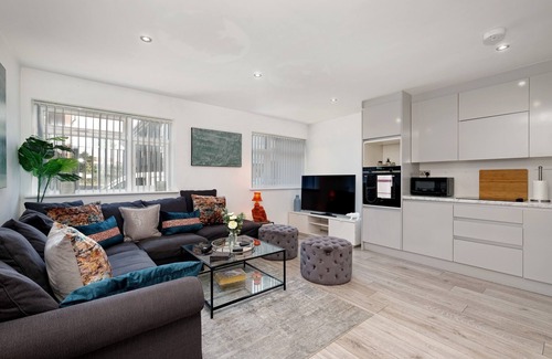 South Ruislip Apartment | 360 HA4 StMartins 10 - St Martins 2 Bedroom & 1 Bathroom Apt. 10 - Ruislip