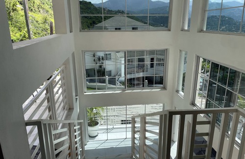 Saint Andrew Apartment | 360 Rokview Suites