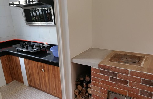 Shilin Yi Autonomous County House | 37 Garden Guesthouse Shilin Family
