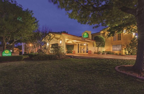 Wichita Falls Hotel | 37 m² Hotel ∙ 127 guests