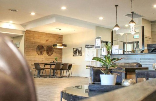 Smithers Hotel | 37 m² Hotel ∙ 127 guests
