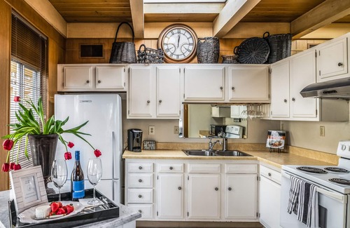 Northwest Carmel Apartment | 3797 Pine Place ~ Large Downtown Flat