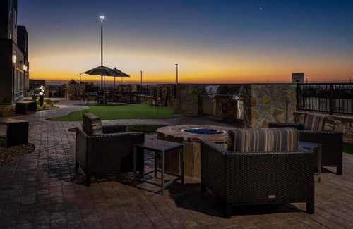 Northeast El Paso Hotel | 380 m² Hotel ∙ 127 guests