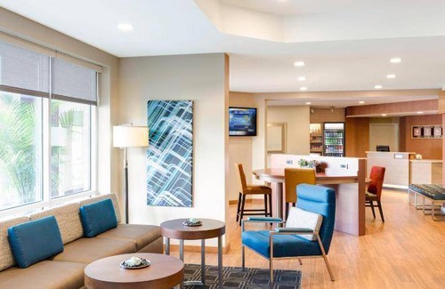 Northeast El Paso Hotel | 380 m² Hotel ∙ 127 guests