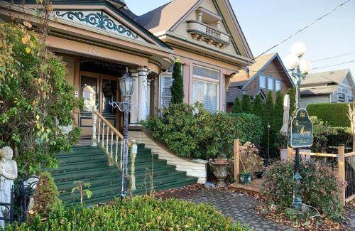 James Bay Bed & Breakfast | 39 m² Bed and breakfast ∙ 2 bedrooms ∙ 5 guests